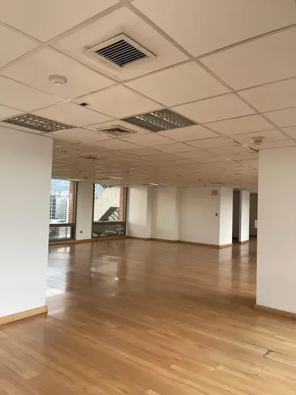 Oficina En Alquiler 364 M2 - Urb. Chacao