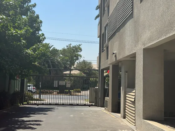Estacionamiento Amplio Frente Uc Campus Oriente