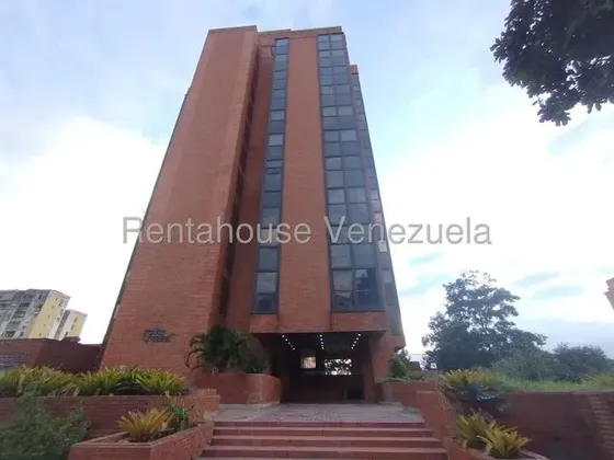 Moderna Oficina De 80.51 M2 Amoblada Con Acceso Desde La Autopista Y Avenida Principal Divisora Del Sur Y Norte. Cod. #26-8845 Solo Cliente Directo