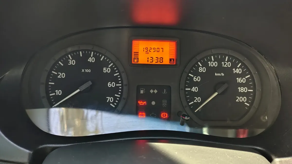 Renault Logan 2010 1.0 16v Expression Hi-flex 4p — foto 5