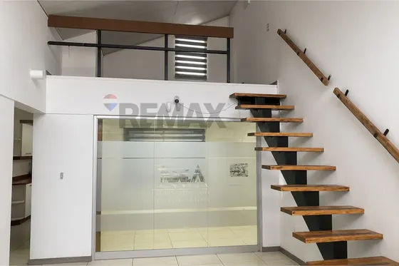 Excelente Oficina A Pasos Del Metro Trinidad