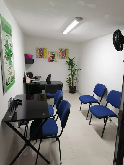 Se Vende Oficina En El Centro Comercial Santiago Al Frente Del Terminal De Cali 