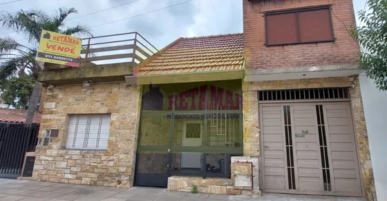 Venta De 3 Departamentos En Block. Zona Villa Luzuriaga. Consulte