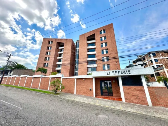 Alquiler De Moderno Penthouse Dúplex Totalmente Amoblado, Ubicado En La Torre Exclusiva El Refugio, Avenida Principal De Pueblo Nuevo