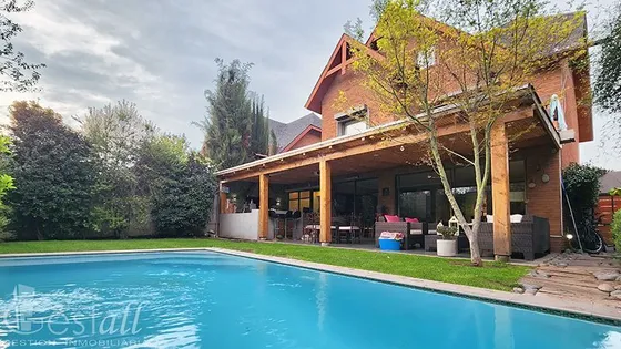 Casa En Venta De 5 Dorm. San Carlos De Apoquindo Las Condes
