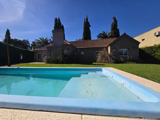 Alquiler Casa De Cuatro Dormitorios Country Club Banco Provincia