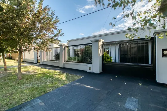Casa De Categoria. Venta, La Plata. 4 Dormitorios