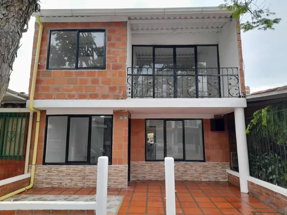 Casa Familiar 3 Cuartos Y 2 Baños