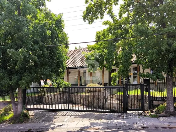 Gran Casa Con Destino Comercial