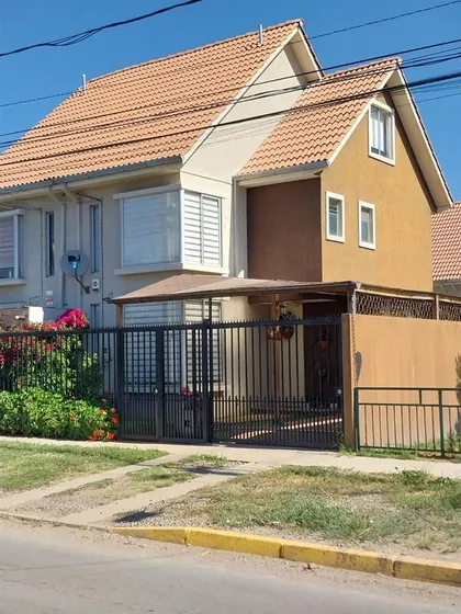 Casa En Venta De 3 Dorm.3baños En Buín