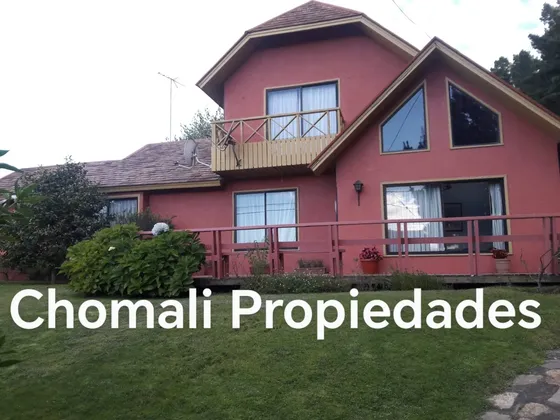Casa Con Hermosos Jardines En Pingueral