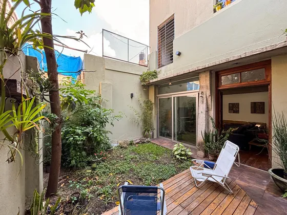 Casa De Pasillo De 2 Dormitorios Más Comodín, Jardín Y Terraza