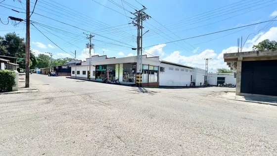 Galpón Más Local En Venta/ Odalys Peña.