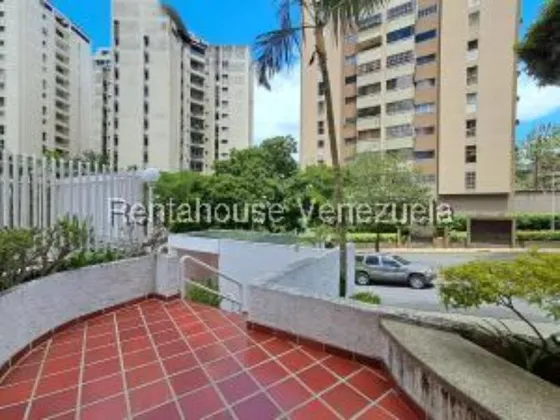  #25-24297  Espectacular Apartamento En Lomas De Prado Del Este