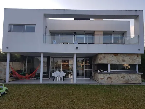 Casa  En Alq. Temporario Ubicado En San Benito, Villanueva, Tigre