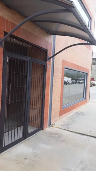 Local Comercial En Alquiler En Zona Industrial  Tcl L 5368480