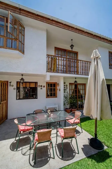 Casa En Venta De 2 Niveles En Sector Playa Brava De 4 D. 
