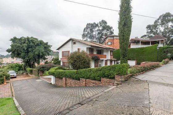Casa En Venta En Provenza. Cod V8583