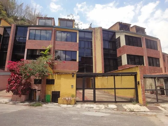 Town House En La Urbanización Miranda