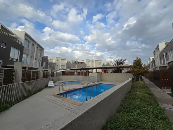 Casa En Venta En El Rosal Maipú