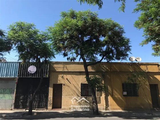 Casa En Venta De 3 Dorm. En Santiago