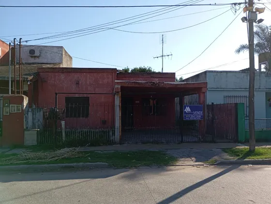 Casa + Departamento En Mariano Acosta 