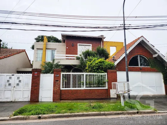 Casa En Venta Hurlingham Centro Parque Pileta