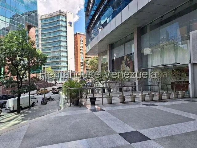 Local Comercial En Alquiler Urbanizacion El Rosal,maxima Visibilidad , A Pie De Calle, Alto Trafico Vehicular, Ubicacion Premium.gm