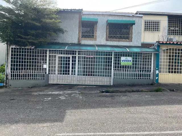 Casa En Venta Ubicada En Barrio Obrero / Ym
