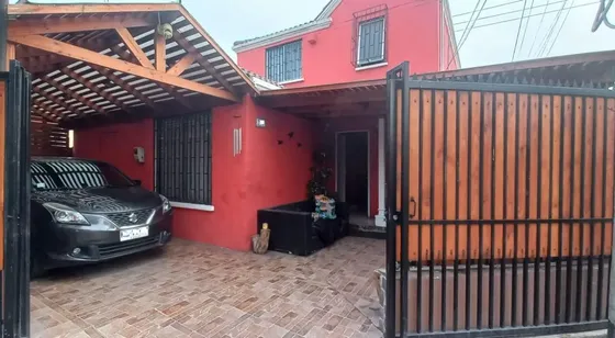 Casa Moderna Con Local Comercial Y Estacionamiento