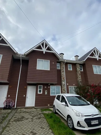 Arriendo Casa En Condominio Sector Collico