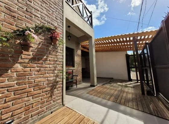 Dúplex En Alquiler En Gonnet, Calle 511 Bis E/ 24 Y 25