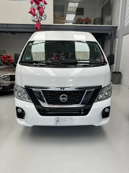 Nissan Urvan 2.5 15 Pas Amplia Aa Mt