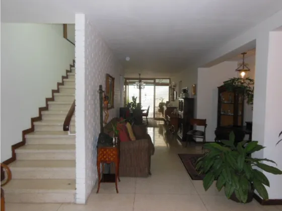 Se Vende Casa 290m2 5h/5b/4p Santa Eduvigis 2016