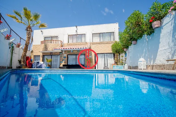 Se Vende Casa En Exclusiva Ubicacion, Calle Playa Yape