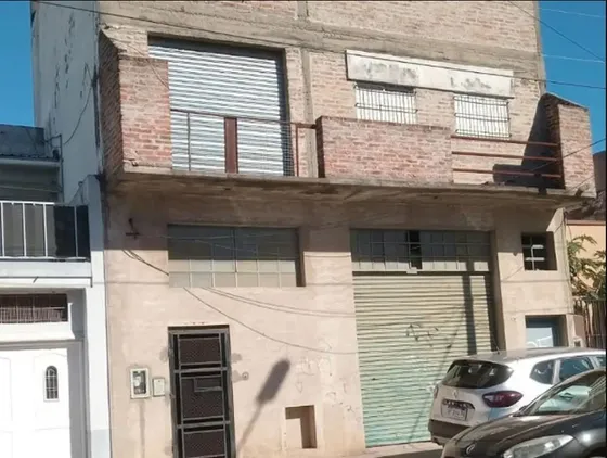 Galpón 400m2 En 3 Plantas Con Oficinas Y Montacargas