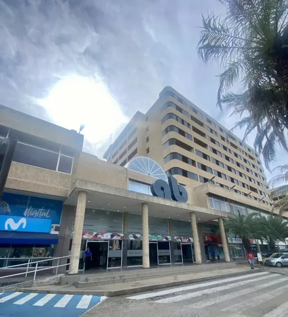 Local Cc. Ab. Planta Baja, 2 Niveles. Playa El Angel