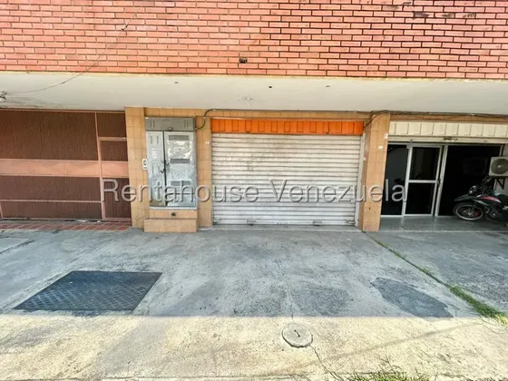 Dalisa Bigott Alquila Local Comercial A Pie De Calle | 55 Mts2 / 1b | Área De Oficina Y Baño | Zona Centro De Barquisimeto # 26-19516