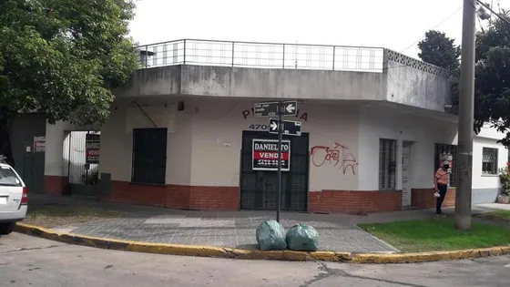 Brasil 600  - Casa 3 Amb    Local   Galpon  - V. Martelli