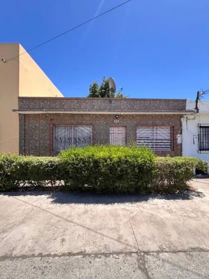 Casa En Venta, 2 Dorm. Sector, 5 De Abril, Estación Central