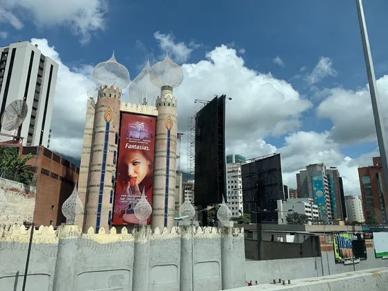 Hotel Aladdin Caracas En Venta: Exclusividad Y Elegancia En El Distrito Financiero Alfonso 24-21265