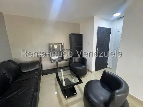 En Alquiler Apartamento En Nuevo Bosque Alto Amoblado Hermoso Diseño Aire Acondicionado Vigilancia Pozo Agua Estef 25-15745
