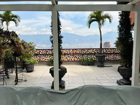 Venta  Apartamento  El Poblado,  556 Mts, Vista 180° Penthouse