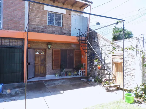 Casa Con Dpto Venta Triagulo 3 Dormis Con Cochera