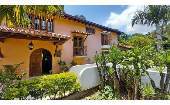 Vendo Casa 590m2 5h+2s/5b+2s/3p Caurimare 5276
