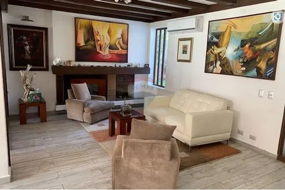 Exclusiva Casa En Las Clarisas, Las Condes