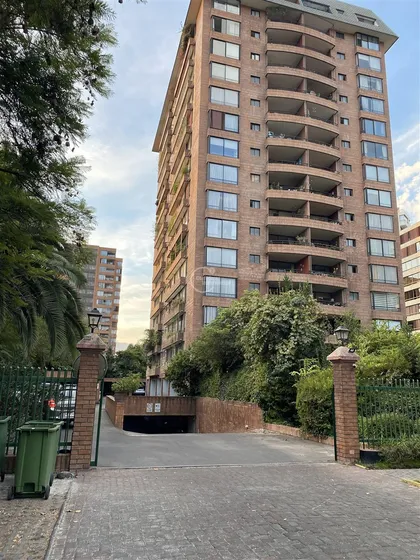 Departamento En Venta De 4 Dorm. En Las Condes