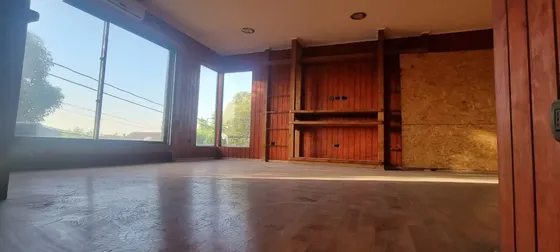 Casa En Venta En Peñalolén Con Jardín