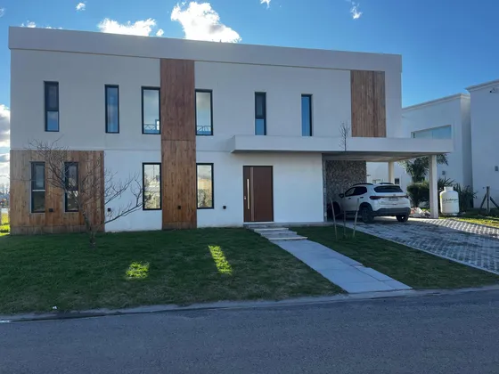 Casa De 5amb Barrio Cruz Del Sur Anticipo Financiación