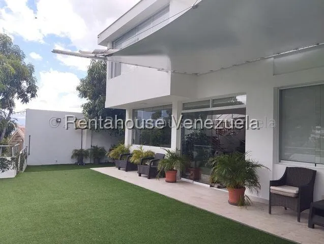 Se Alquila Casa En Prados Del Este 